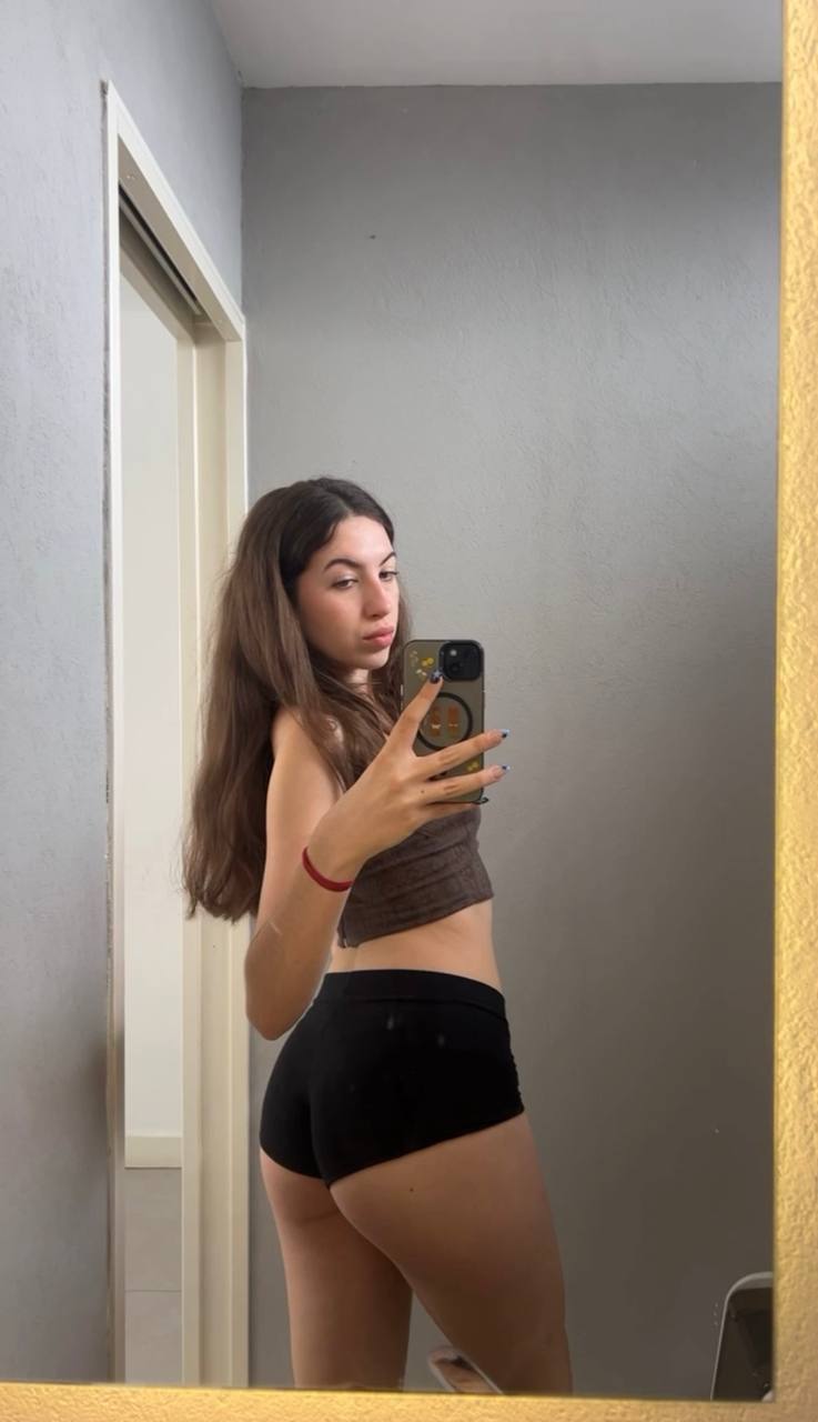 Amber in her underwear in Zhongshan