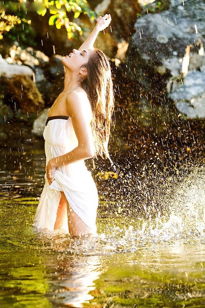 Marie Avgeropoulos in Zhongshan