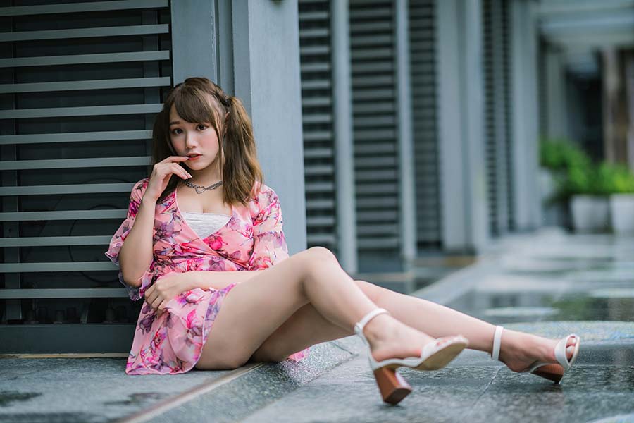 Girls in short dresses in Zhongshan