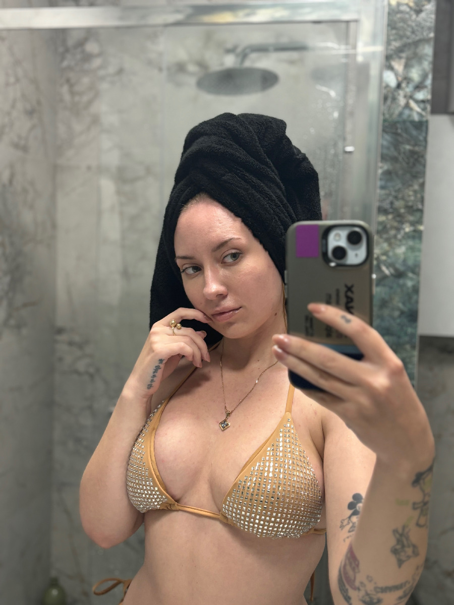 Nude girl KateV in Zhongshan