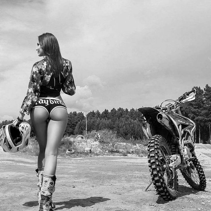 Beautiful girls and motorcycles in Zhongshan