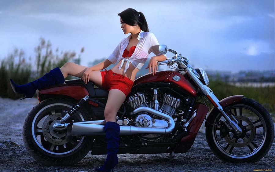 Beautiful girls and motorcycles in Zhongshan