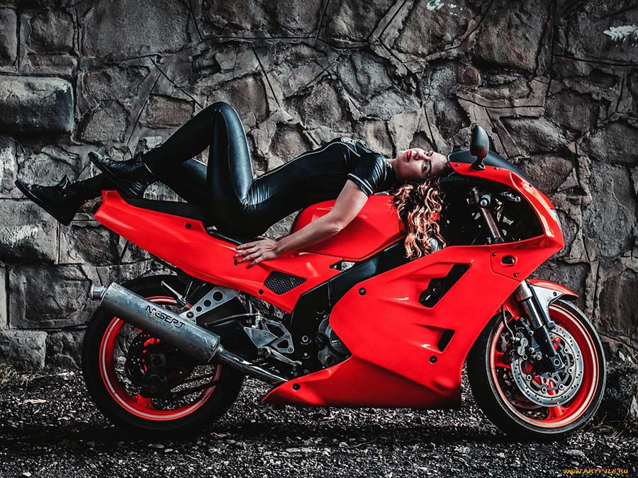 Beautiful girl Beautiful girls and motorcycles in Zhongshan