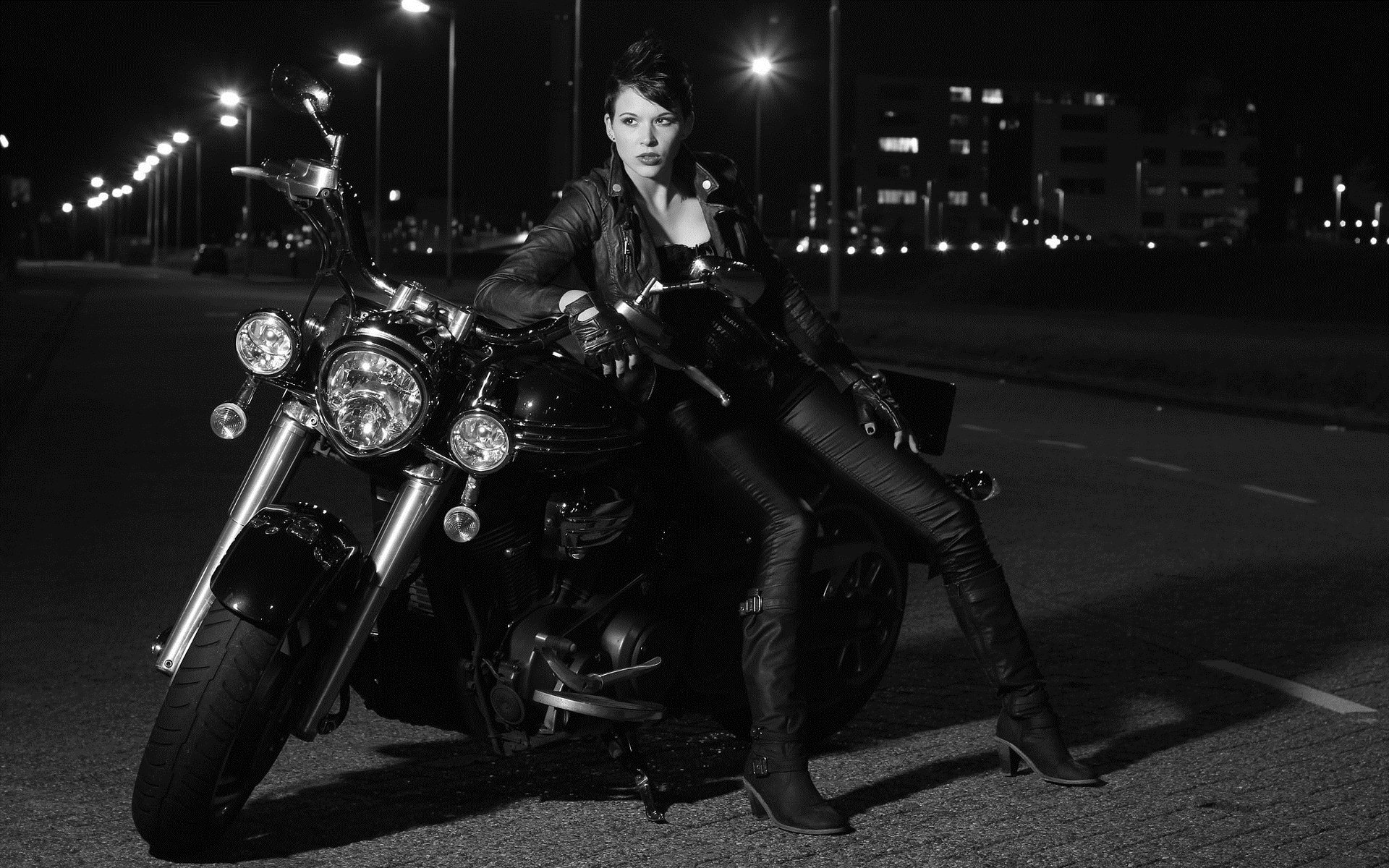 Photo Beautiful girls and motorcycles in Zhongshan