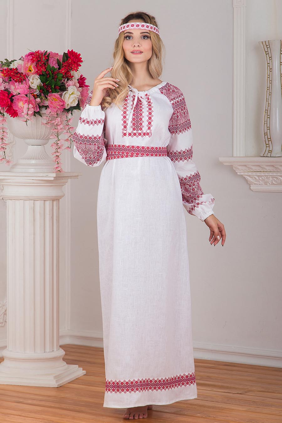 Women in Slavic costumes in Zhongshan