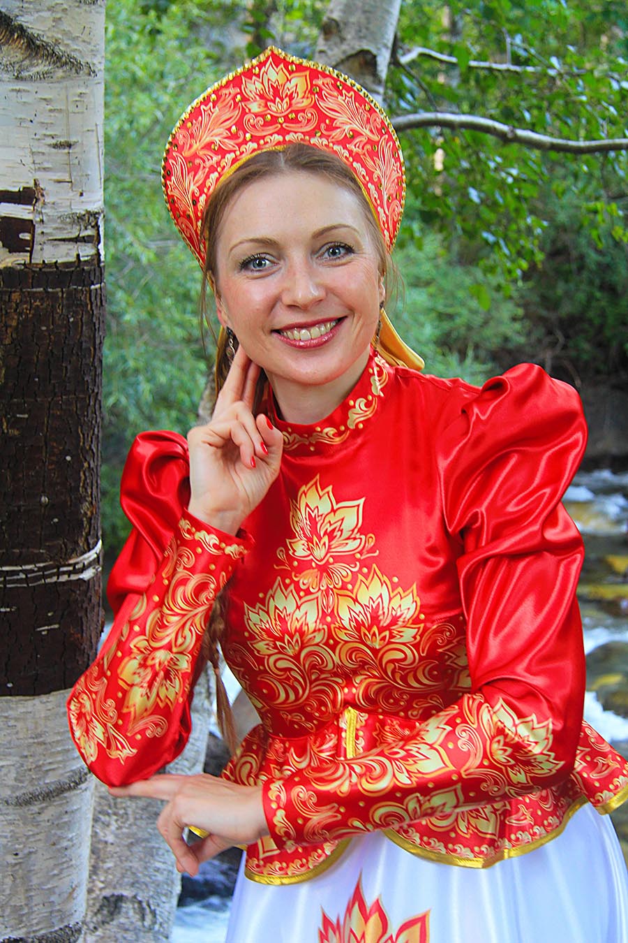 Women in Slavic costumes in Zhongshan