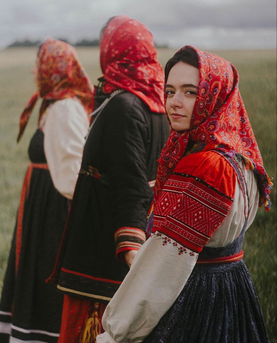 Women in Slavic costumes in Zhongshan