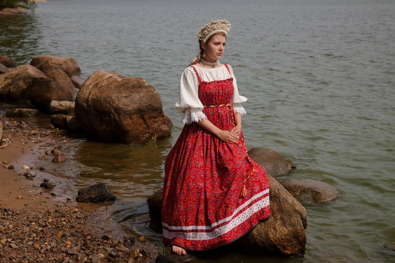 Women in Slavic costumes in Zhongshan