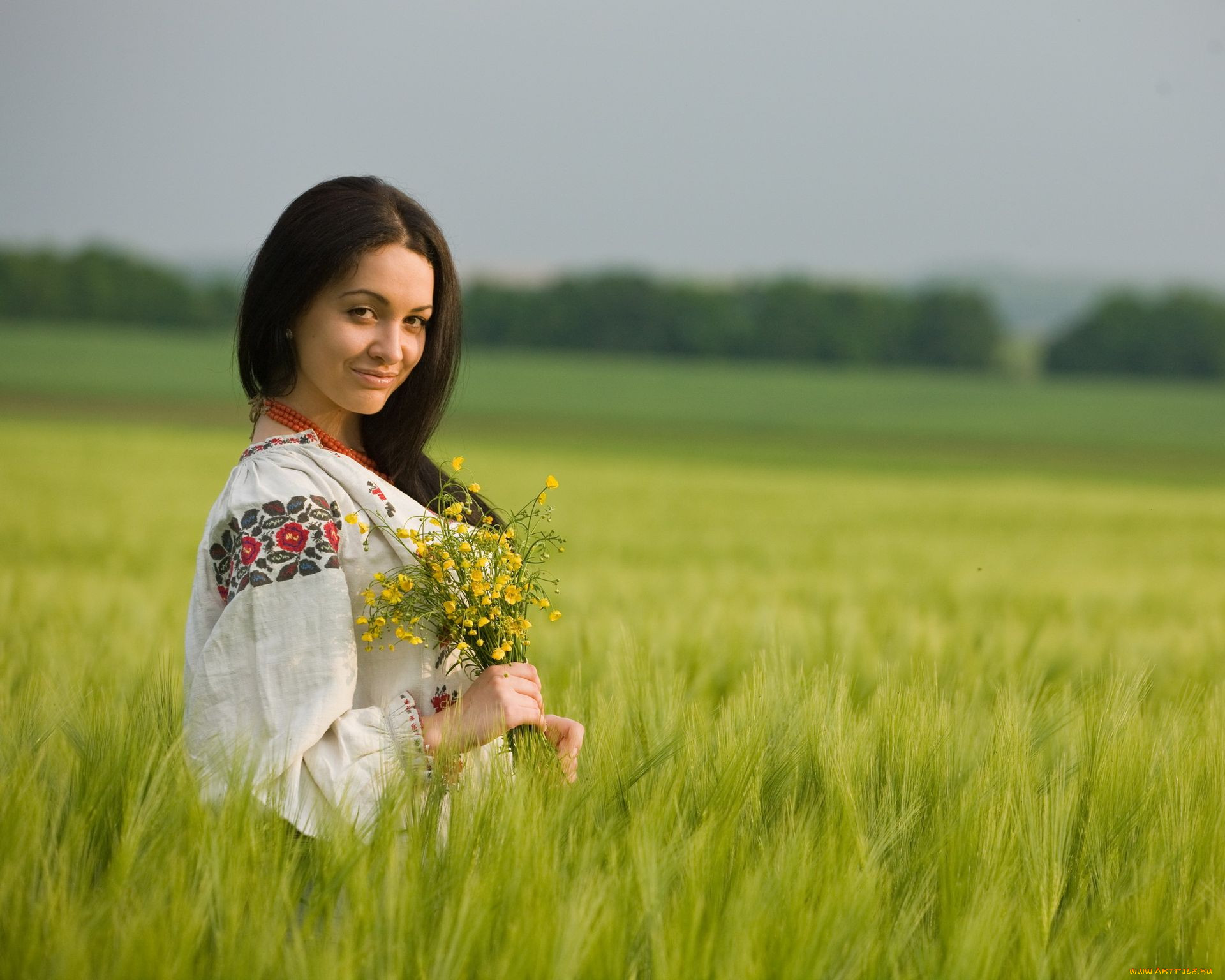 Women in Slavic costumes in Zhongshan