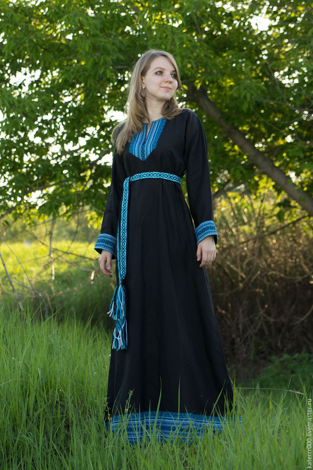 Women in Slavic costumes in Zhongshan