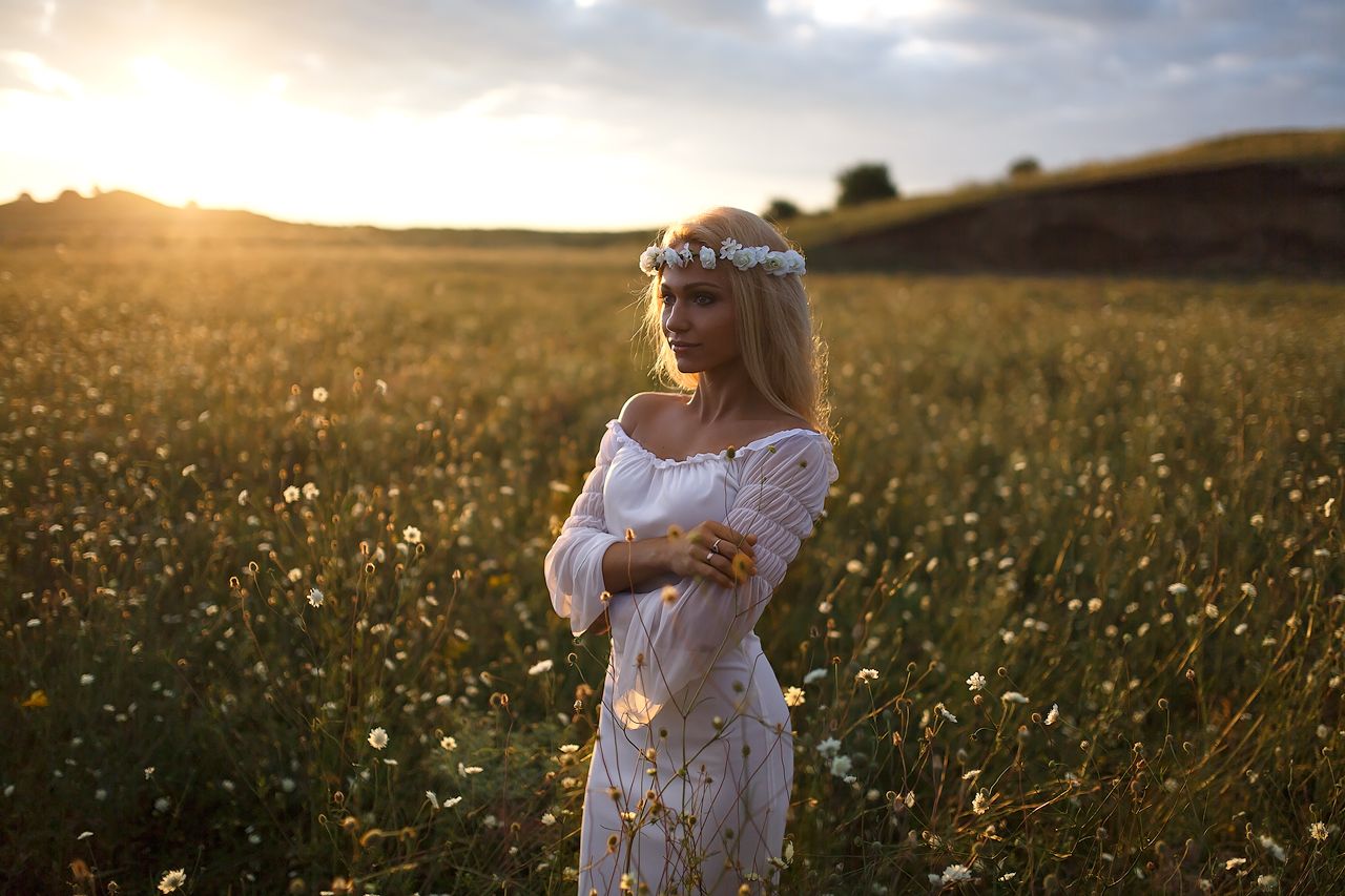 Girls in Slavic costumes in Zhongshan