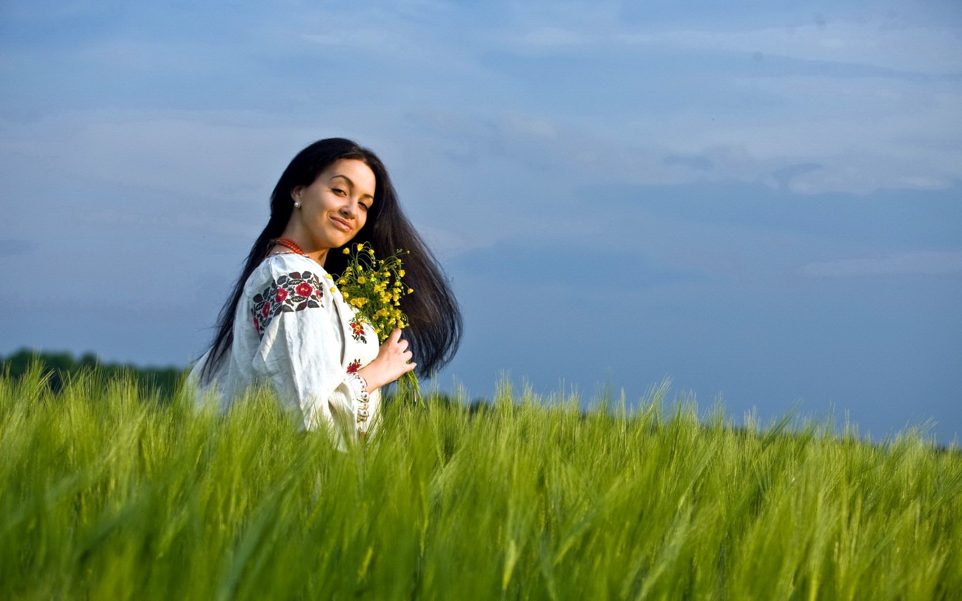 Girls in Slavic costumes in Zhongshan