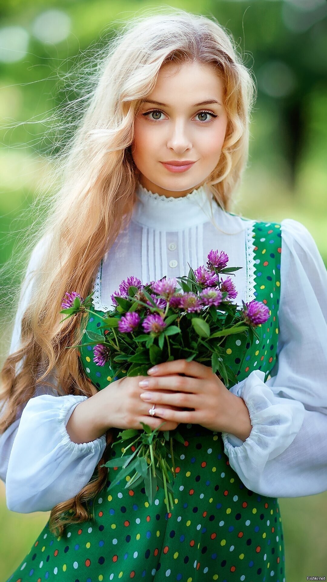 Girls in Slavic costumes in Zhongshan