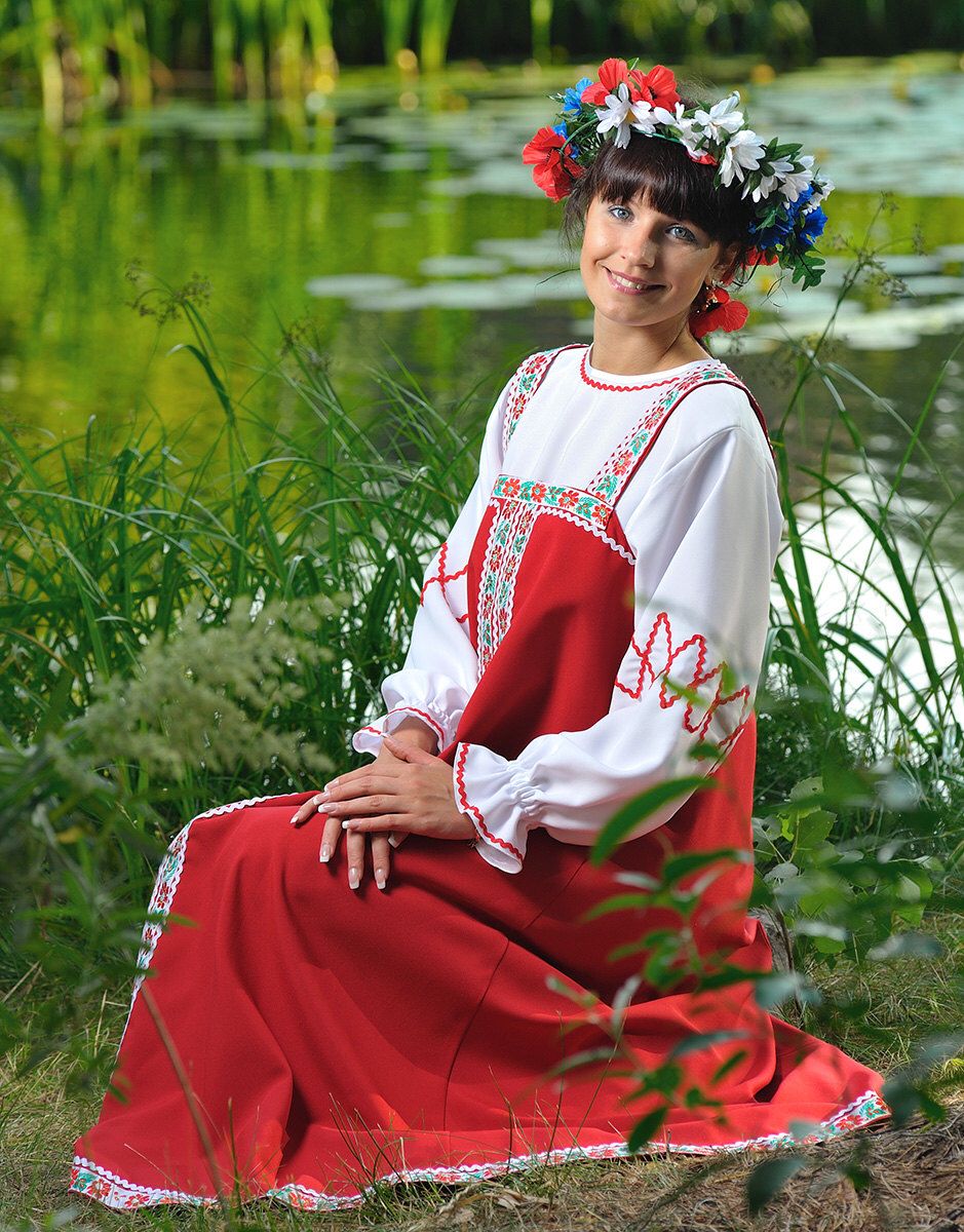 Beautiful girl Girls in Slavic costumes in Zhongshan