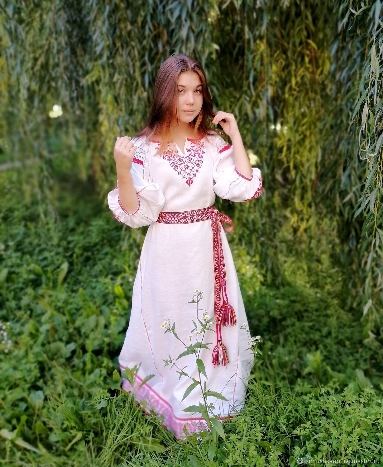 Girl Girls in Slavic costumes in Zhongshan