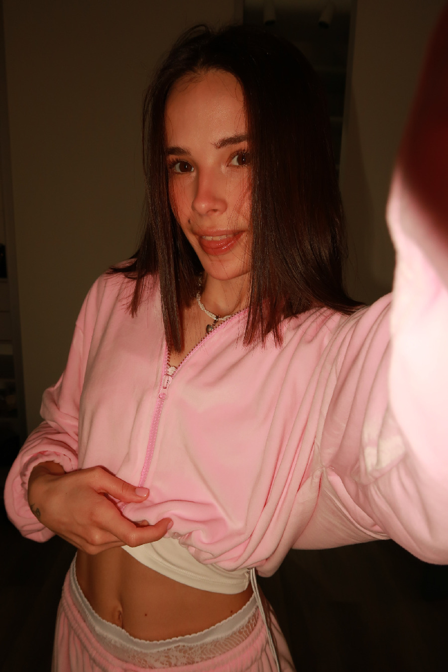 Tina brings the glow — live moments in Zhongshan